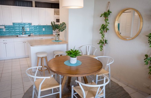 Bolongo Bay Condo | Ocean View, Spacious Condo next to Pool