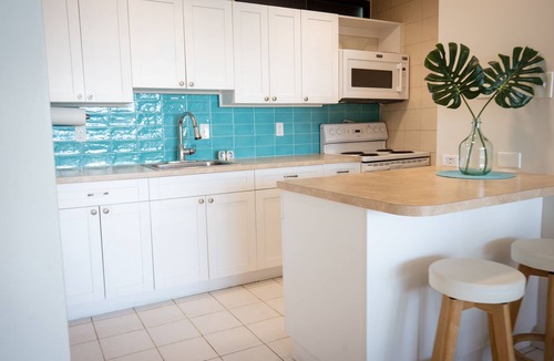 Bolongo Bay Condo | Ocean View, Spacious Condo next to Pool