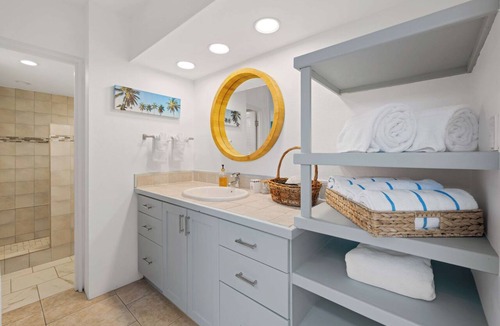 Estate Lovenlund Condo | Ocean Views | 2 Kings | Generator + Pool + Magens