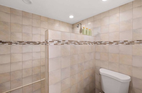 Estate Lovenlund Condo | Ocean Views | 2 Kings | Generator + Pool + Magens