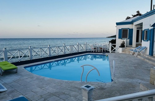 North Star House | Oceanfront Family/Group Villa: Scuba Dive, Snorkel, & Relax to Stunning Sunsets!
