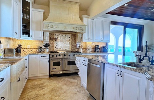Nazareth House | Oceanfront + POOL | STJ Ferry + Dining | Red Hook