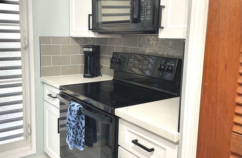 Estate Golden Rock Condo | Oceanfront, Remodeled 2BR- 2 King Size Beds/2BA Condo at Ocean's View
