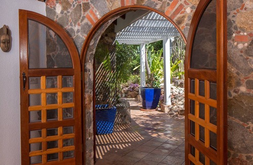Hart Bay Villa | OCEANFRONT, STUPENDOUS SUNRISE TO SUNSET VIEWS, SEE OUR LAST MINUTE SPECIALS!