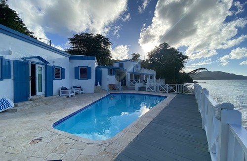 North Star House | Oceanfront Villa For Groups-Dive & Snorkel-3 En-suite King/Queen Bedrooms.
