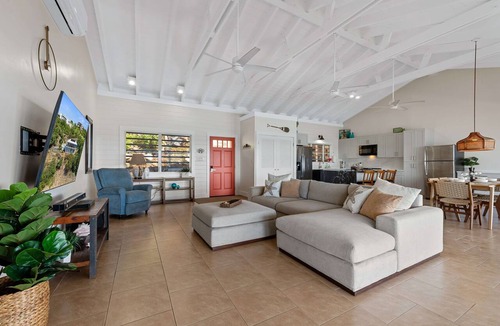 Estate Frenchman Bay Villa | Oceanfront Villa-walk to resort-Generator & Solar