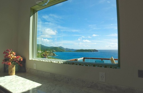 Hart Bay Villa | Oceanport Villa : Great location, stunning views with pool and spa