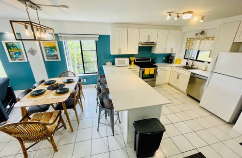 Rosendal Condo | Oceanview - Beautifully Updated 2 Bedroom Condo