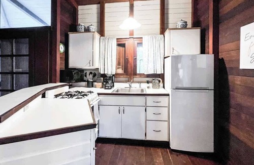 Estate Enighed House | Oceanview Cottage | Walk to Beach & Restaurants