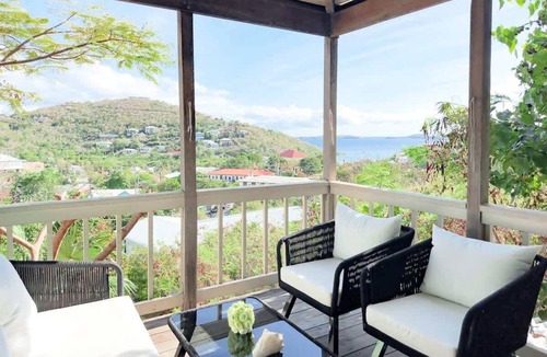 Estate Enighed House | Oceanview Cottage | Walk to Beach & Restaurants
