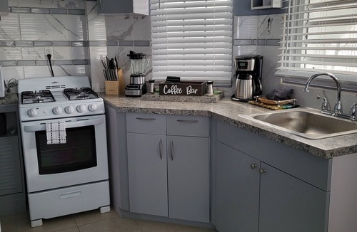Estate Strawberry Hill Apartment | Percyvillevi - Cozy and private 1-BDRM