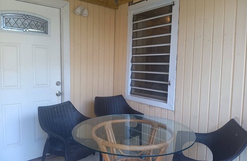 Estate East Street Apartment | Porche Villa - AT BNB