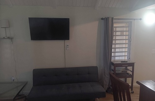 Estate East Street Apartment | Porche Villa - AT BNB