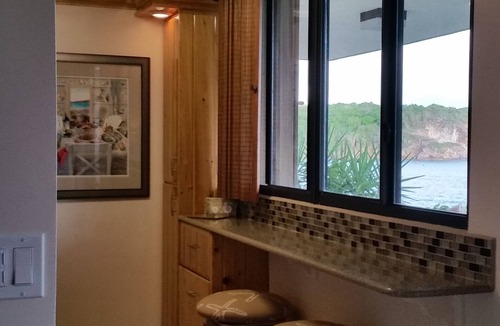 Bolongo Bay Condo | Prime Oceanfront, Remodeled St. Thomas 2BR/2BA Condo-Poolside, W/D, & Dining