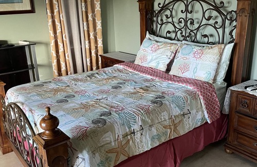 Estate East Street House | Private home, mid island, north side with a magnificant seaview.