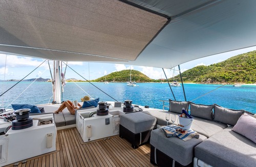 Flag Hill Boat Rental | Private Luxury Yacht with Captain & Chef - All-inclusive for up to 10 guests