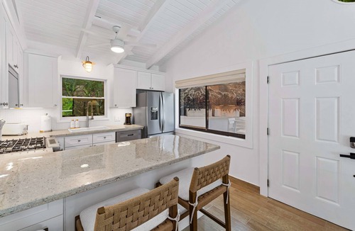 Estate Hull House | Private Pool | 2 Mins to Beach | Walk to Dining