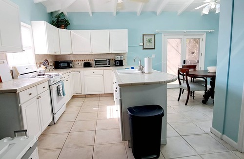 Estate Kingshill Villa | Quiet hillside villa with expansive sea, beach, and mountain views.