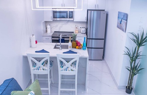 Estate Enighed Apartment | Raintree Suites - Steps to the Beach
