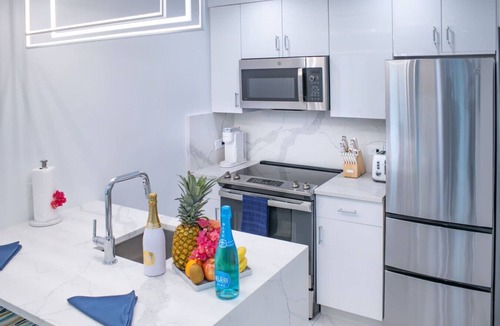 Estate Enighed Apartment | Raintree Suites - Steps to the Beach