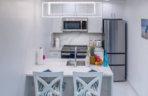 Estate Enighed Apartment | Raintree Suites - Steps to the Beach