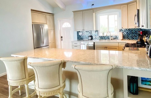 Flag Hill House | Recently Built! - 3 Bed/3 Bath House with Amazing View & Large Private Deck