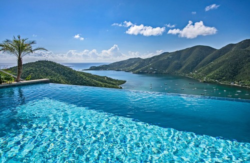Seagrape Hill House | Reef Madness Villa ~ Private infinity pool + Tesla Solar
