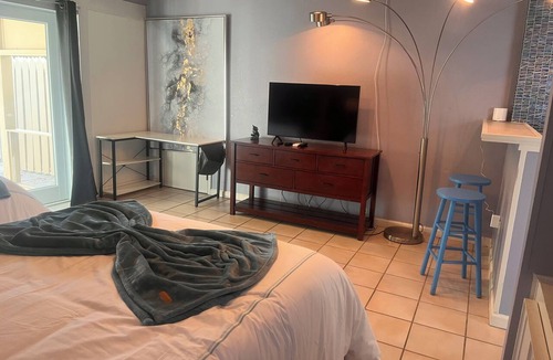 Charlotte Amalie Resort | Relaxing 1-bedroom resort in Pineapple Village