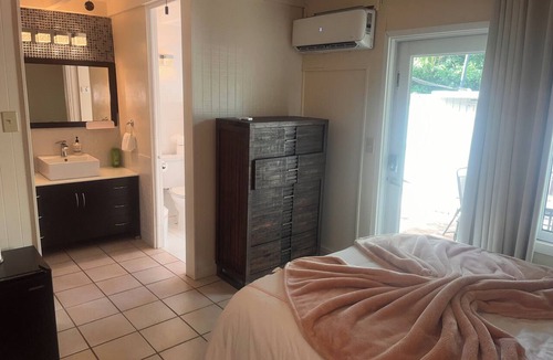 Charlotte Amalie Resort | Relaxing 1-bedroom resort in Pineapple Village
