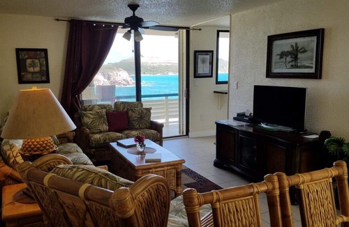 Bolongo Bay Apartment | Remodeled Oceanfront 2BR/BA Condo at Bolongo Bay