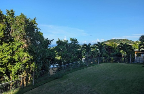 Rosendal Apartment | Repos Dans la Vallee Charming 2-bedroom apartment in lovely St Thomas