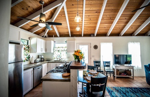 Upper Carolina Cottage | Salty Kisses & Goodnight Wishes-Come enjoy St. John, USVI, in peaceful Coral Bay