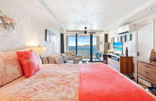 Red Hook Condo | Sapphire Beach Escape -Top Floor- Amazing Views- Walk to Beach/Restaurants- HGTV