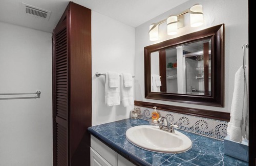 Red Hook Condo | Sapphire Beach, Penthouse, 2 level, 2 Bedroom, corner unit Oceanfront condo