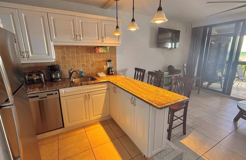Red Hook Condo | Sapphire Outlook Villa : Beachfront 2-story Villa on Sapphire Beach, St. Thomas