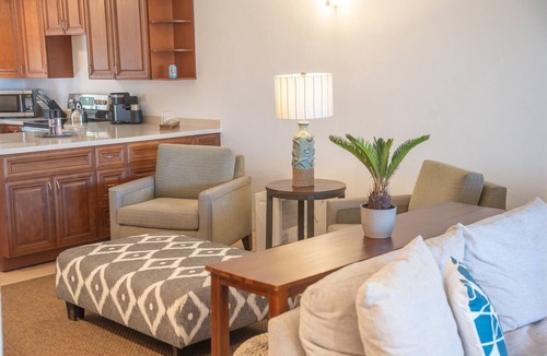 Nazareth Condo | SeaDazzle-beachfront, pool, Jeep