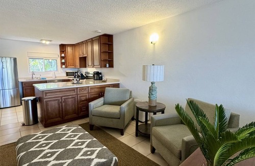 Nazareth Condo | SeaDazzle-beachfront, pool, Jeep