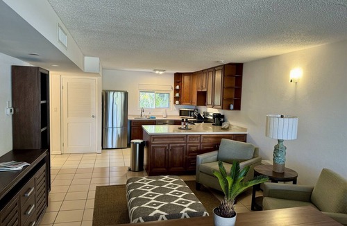 Nazareth Condo | SeaDazzle-beachfront, pool, Jeep