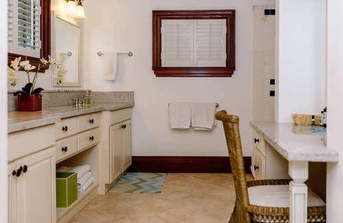 Testman House | Shoys Beach House - 5 bedroom villa on the Beach!