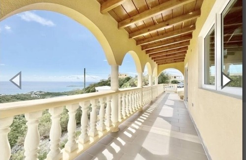 Benner House | Simby D'lo A Presidental House.Pack up your luggage and move in! UP