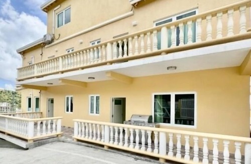 Benner House | Simby D'lo A Presidental House.Pack up your luggage and move in! UP
