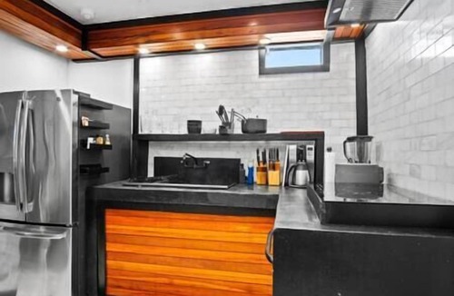 Estate Demarara House | Single Night Bookings Welcome - Tropical Modern Loft - SoHo Style - Concierge