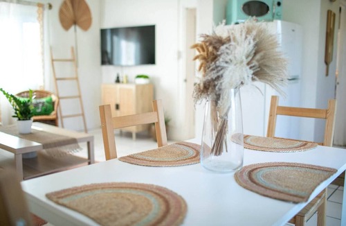 Contant Farms House | Sleeps 20/The Flamingo House/walk to town +beach