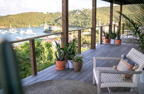 Contant Farms House | Sleeps 20/The Flamingo House/walk to town +beach
