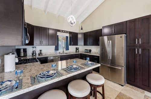 Green Cay Plantation Villa | Sleeps 9 - Generator - Central Location - POOL!