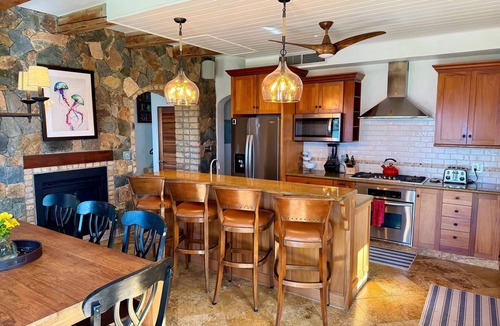 Skytop Villa | Sol Inclination~ spectacular views, renovated outdoor area, updated throughout!