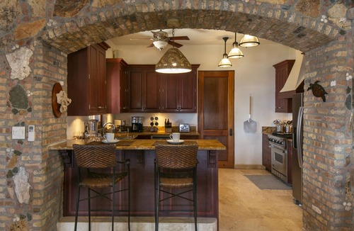 Skytop House | South Shore Villa - 4 bed- 4 1/2 bath. Amazing views, Upper Skytop Road!