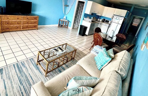 Red Hook Condo | Spacious 1Bed 1Bath Condo In Downtown Red Hook
