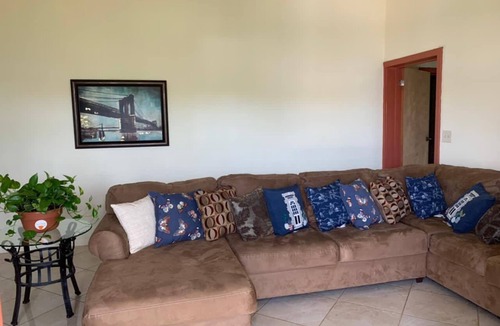 Estate Strawberry Hill House | Spacious 3-Bed 2-Bath Fully Air Conditioned Home