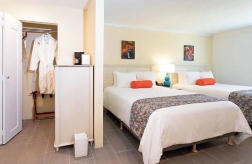 Estate East Street Hotel | Spacious and Stylish City View Room Perfect for Families Exploring the Island's
